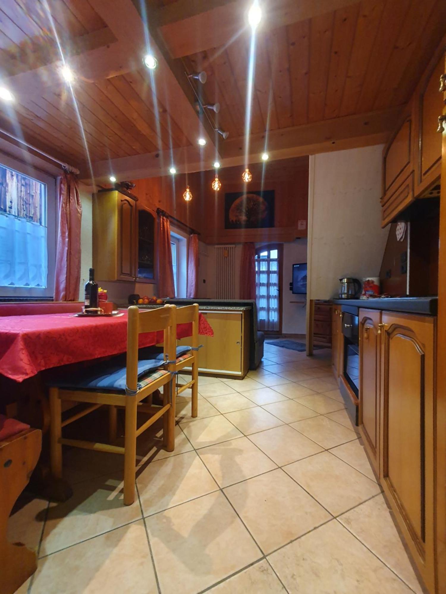 Casa Claudio-Appartamenti In Centro Кампителло-ди-Фасса Экстерьер фото