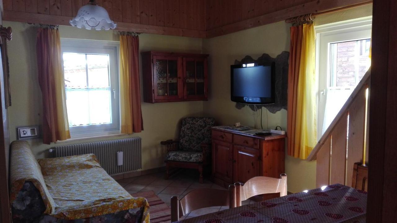 Casa Claudio-Appartamenti In Centro Кампителло-ди-Фасса Экстерьер фото